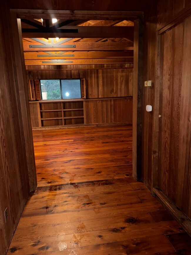 Building Photo - Custom Redwood Home near Moonstone Beach