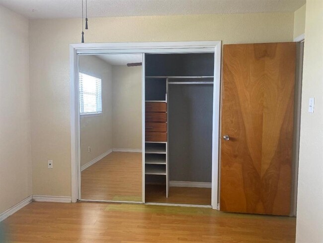 Building Photo - 19 N White Heron Dr
