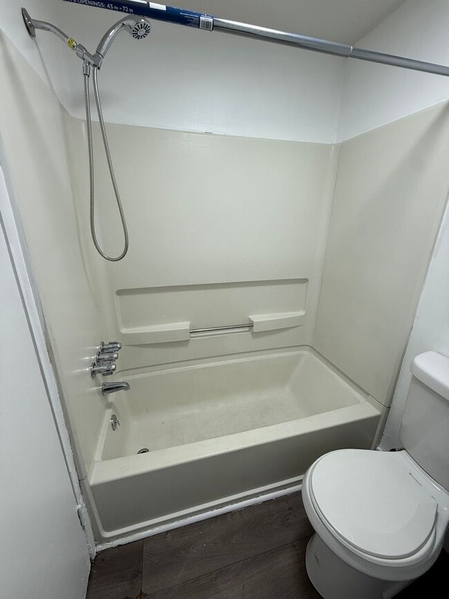 Building Photo - 2-Bedroom Home with Fenced Yard – Minutes from Downtown Pittsburgh