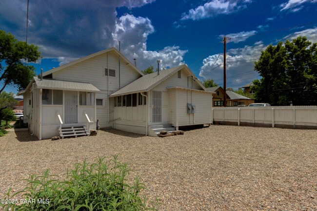 Building Photo - 128 Grove Ave