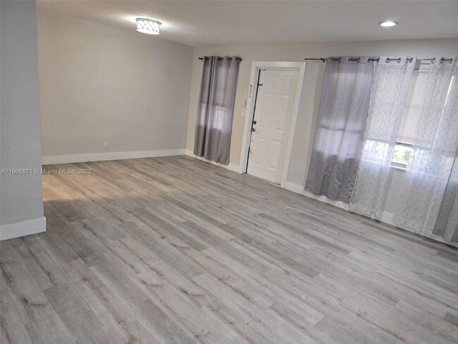 Building Photo - 5022 SW 93rd Ave