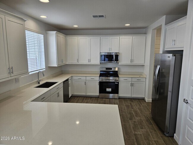 Building Photo - 3357 S Primrose