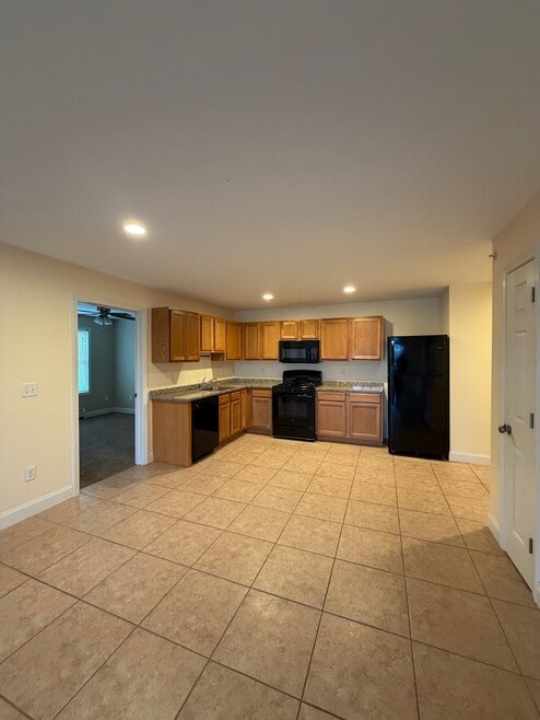 Building Photo - 9 Jenna Ln