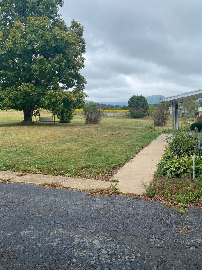 Building Photo - 20433 Amberson Rd