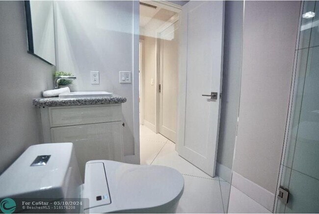 Building Photo - 327 Lancaster St