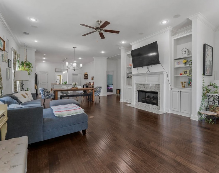 Building Photo - 1307 Americana Blvd