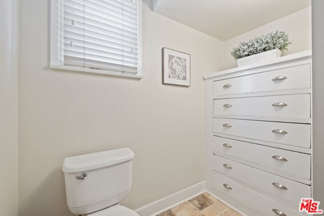 Building Photo - 1408 S Burlington Ave