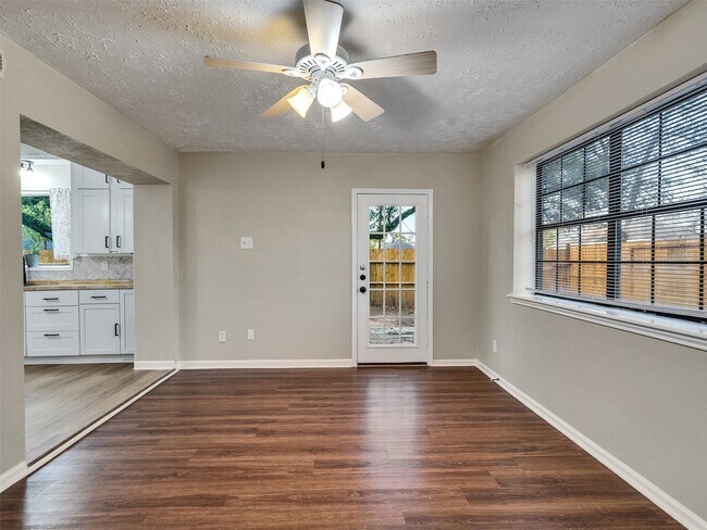 Building Photo - 414 N Avenue C