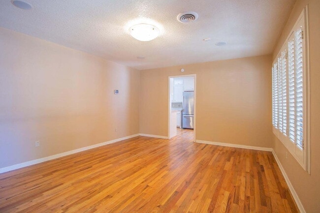 Building Photo - Inviting 3-Bedroom Home with Front Porch Available for Summer 2026 Pre-Lease