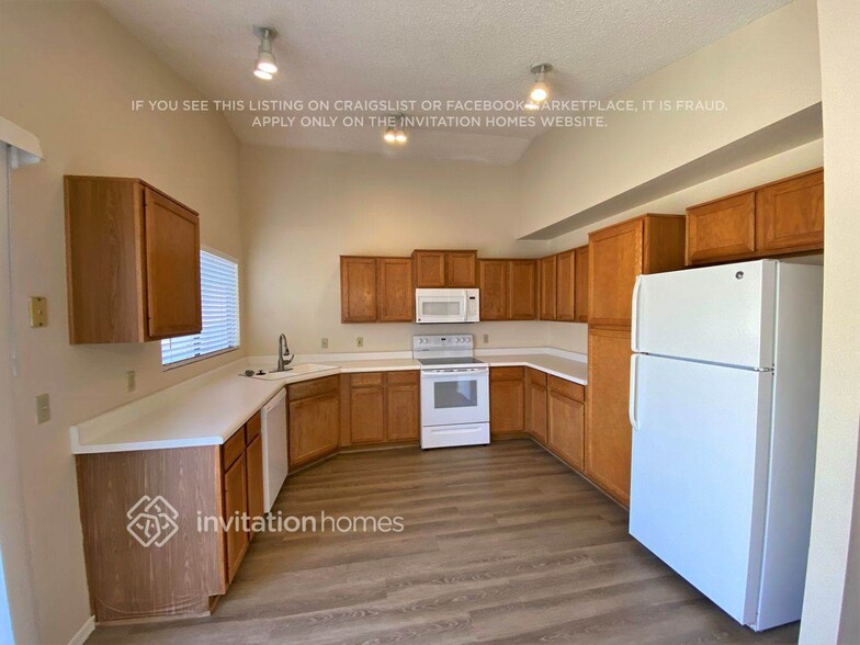 Building Photo - 73 S Sunflower Ct