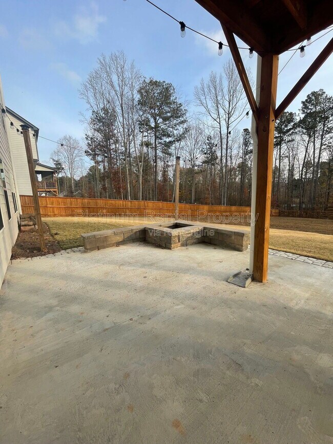 Building Photo - 8225 Crooked Crk Dr