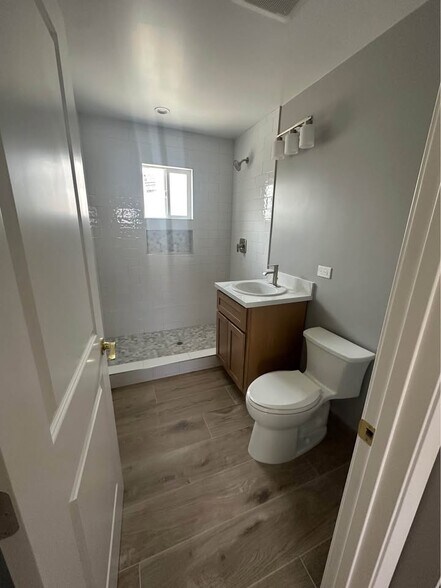 Building Photo - 13809 Actina Ave