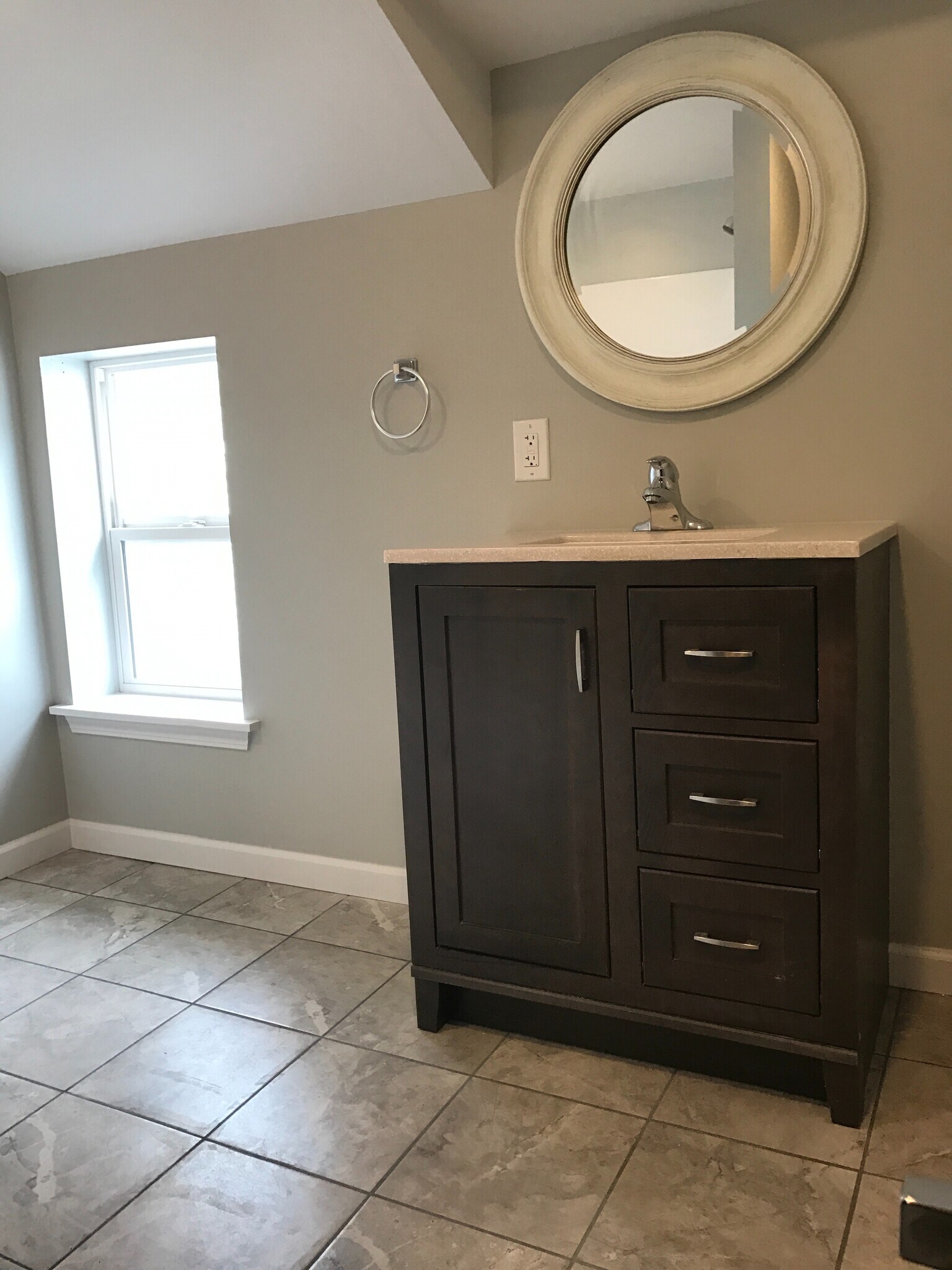 Building Photo - 116 E Main St