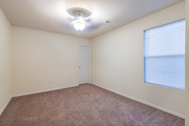Building Photo - 5007 Oak Stand Ct