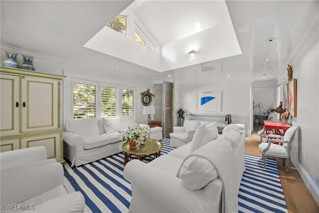 Building Photo - 295 6th St N