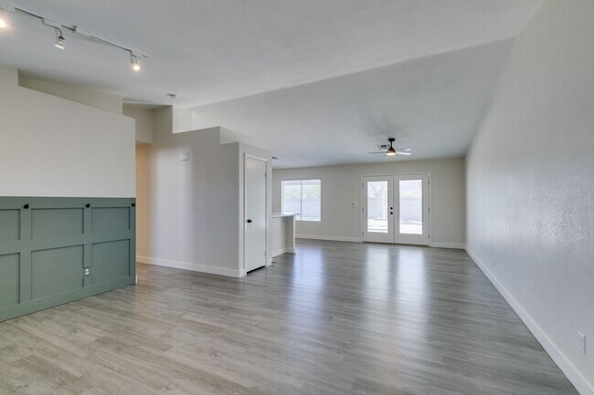 Building Photo - Charming Single-Story 3 bed Home with RV P...