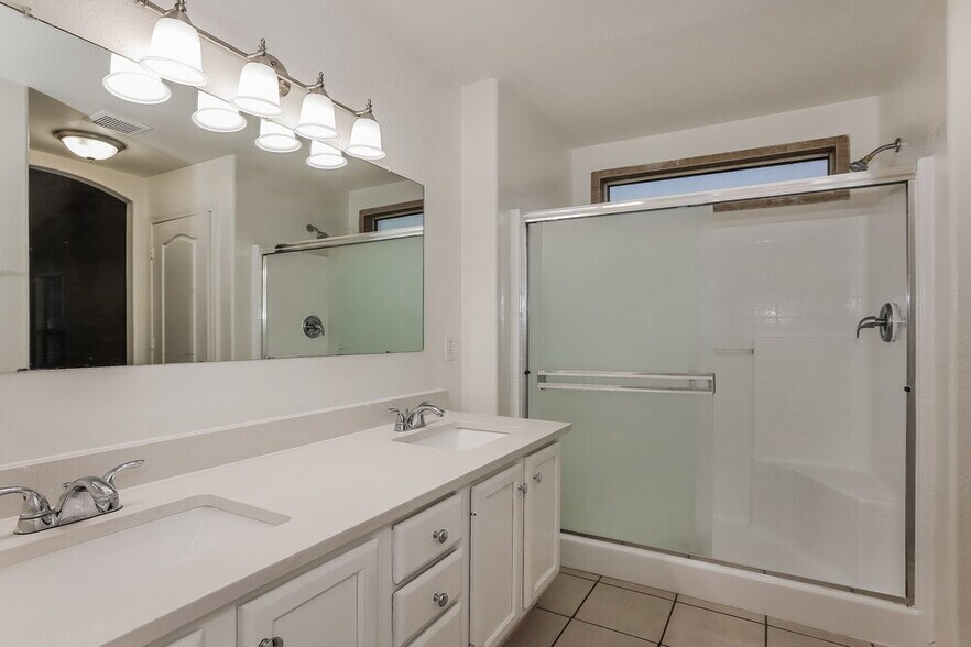 Building Photo - 118 W Tumbleweed Ct