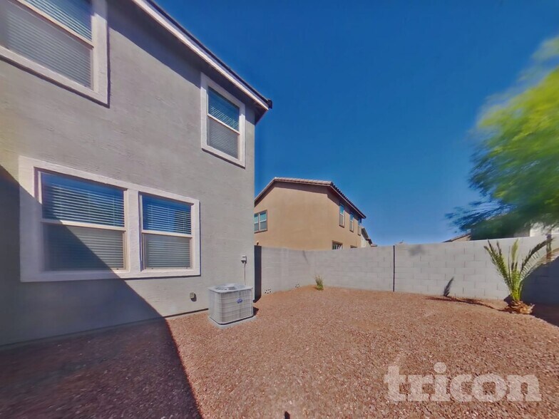 Building Photo - 18249 N Clarence Ln