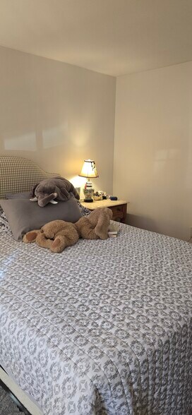 Building Photo - 18 King St