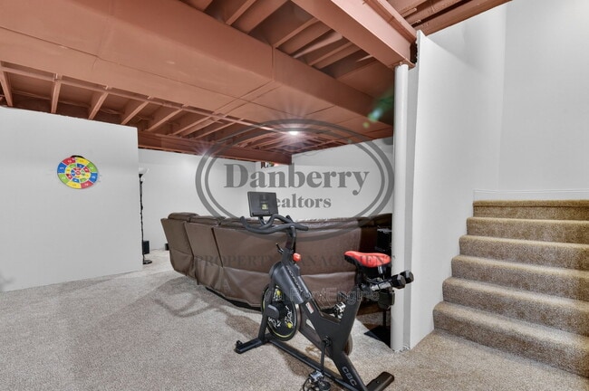 Building Photo - 24989 Reddington Ct