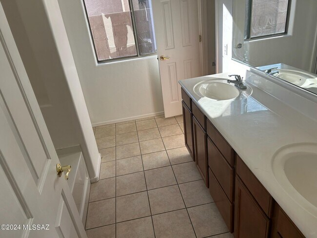 Building Photo - 12822 E Red Iron Trail