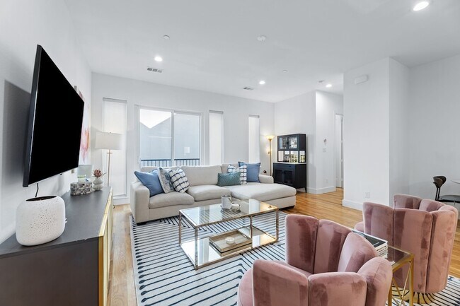 Building Photo - 2311 N Carroll Ave