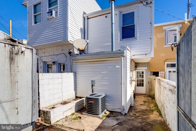 Building Photo - 600 N Wolfe St