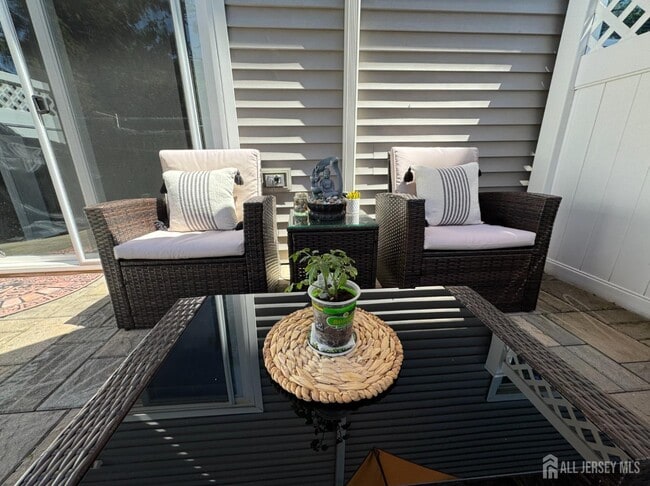 Building Photo - 39 Renaissance Ln