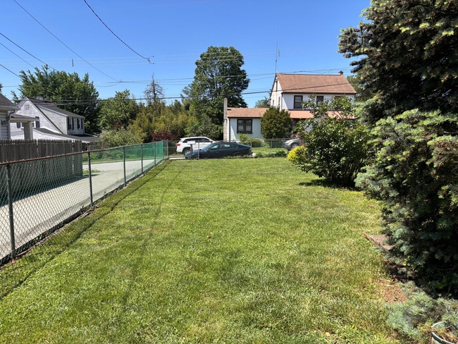 Building Photo - Charming Cottage in Highly Desirable Colon...