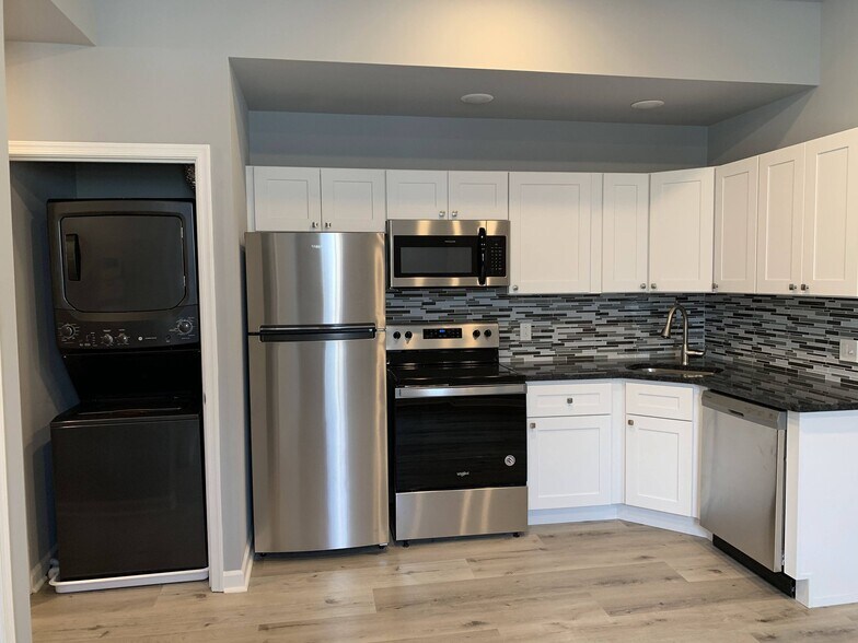 Building Photo - 517 S 42nd St