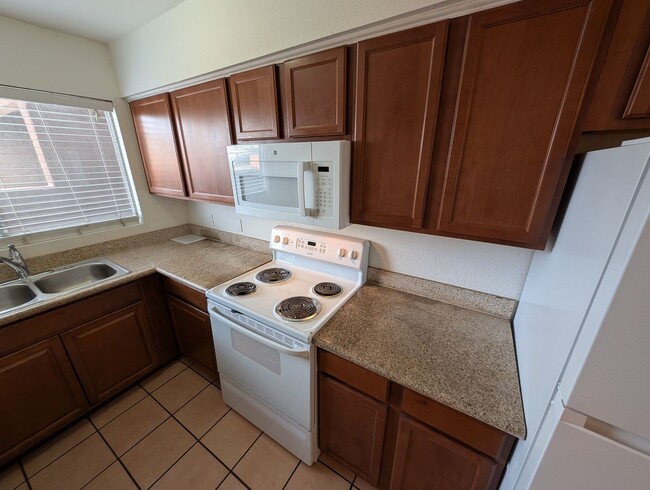 Building Photo - 2 Bedroom Condo in the Escalante Community...