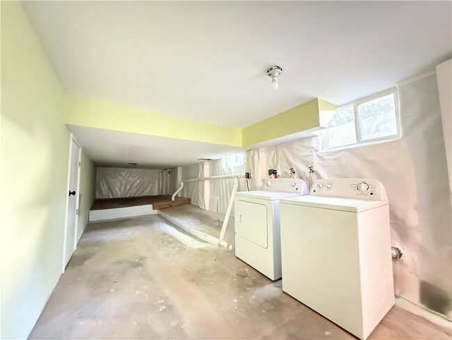 Building Photo - 1980 Kilburn Dr NE