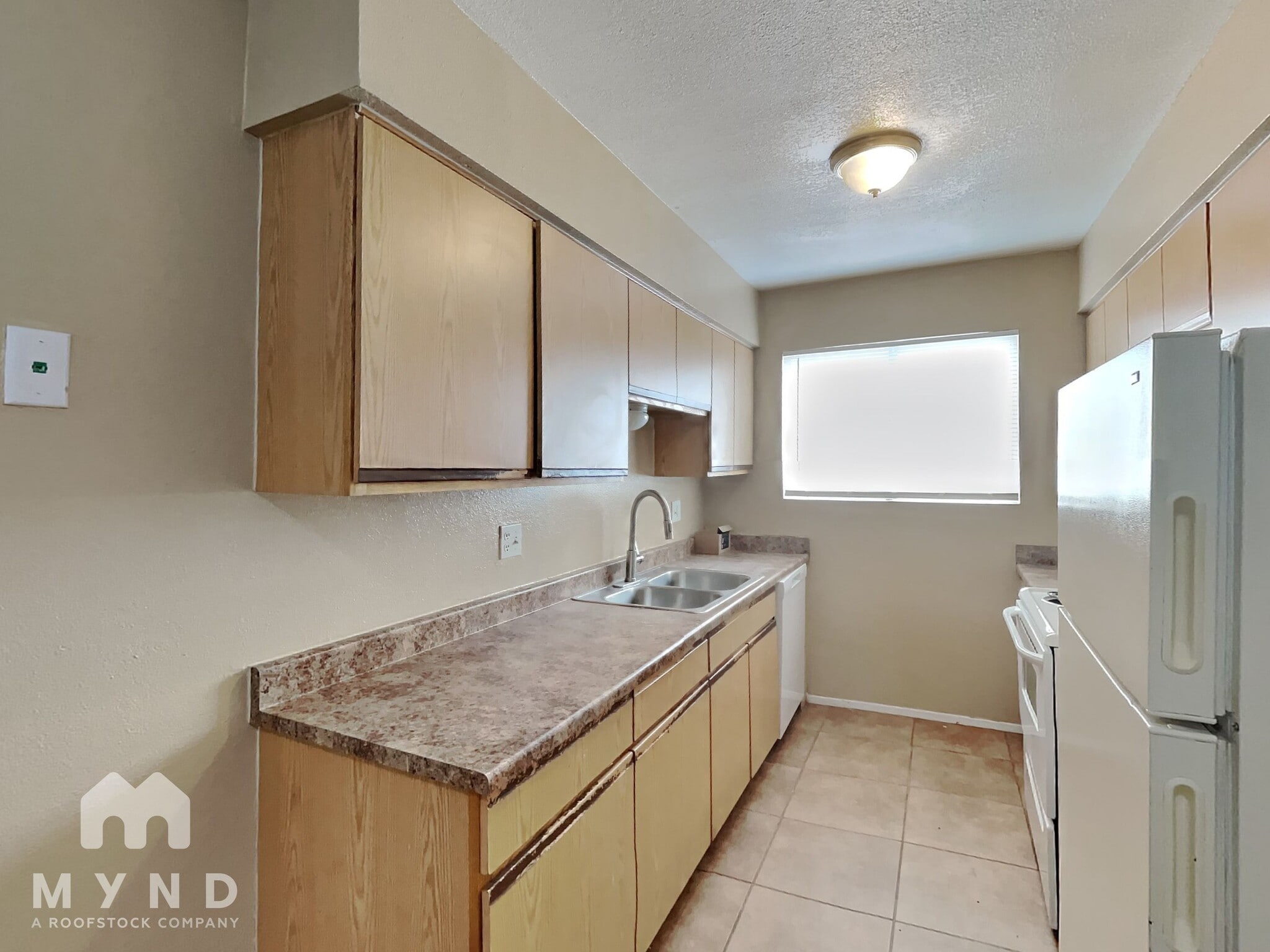 Building Photo - 260 W 8th Ave