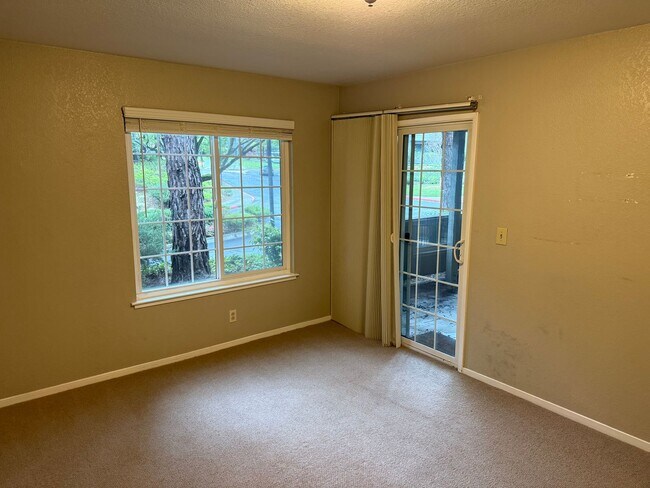 Building Photo - 510 Canyon Oaks Dr