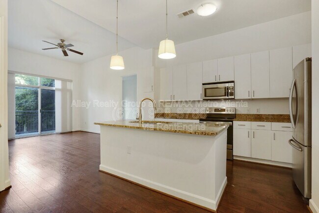 Building Photo - 711 Cosmopolitan Dr NE