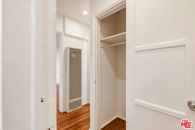 Building Photo - 2710 Bellevue Ave