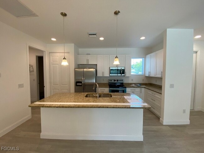 Building Photo - 3423 SW 6th Pl