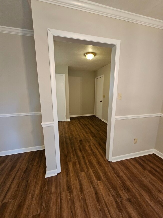 Building Photo - 2724 Whitney Dr N