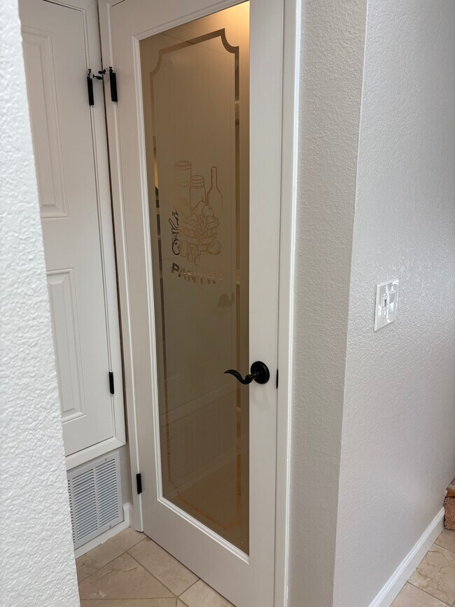 Building Photo - 1938 Stratton Cir