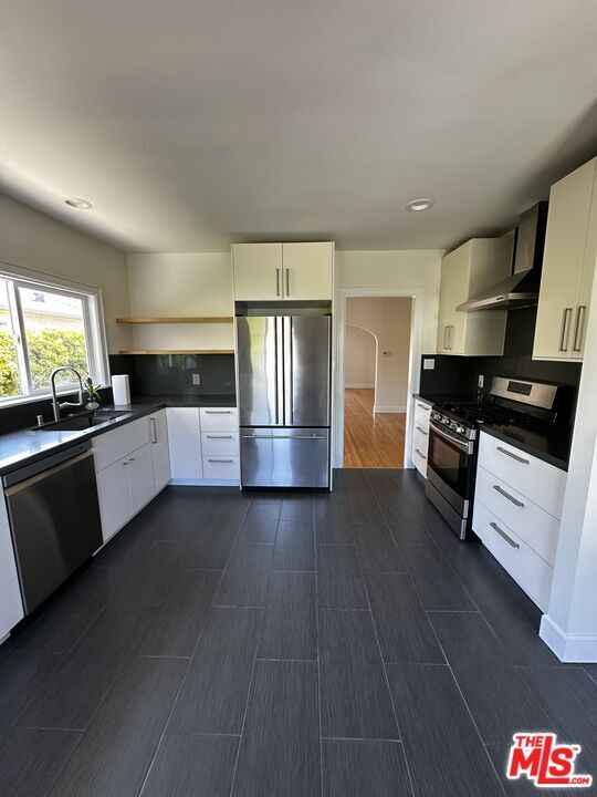 Building Photo - 1101 Palms Blvd