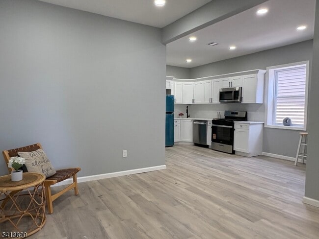 Building Photo - 456 Harrison St