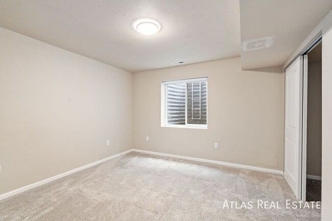 Building Photo - 893 Shirttail Peak Ct