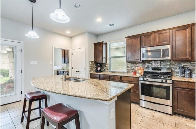 Building Photo - 2001 Herzog