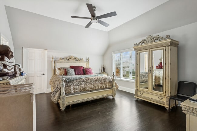 Building Photo - 9200 Falling Waters Dr W