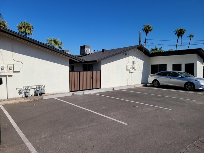 Building Photo - 6713 E Cheery Lynn Rd