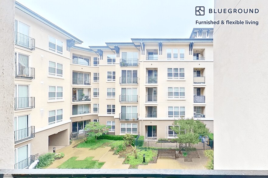 Building Photo - 1099 Admiral Ct