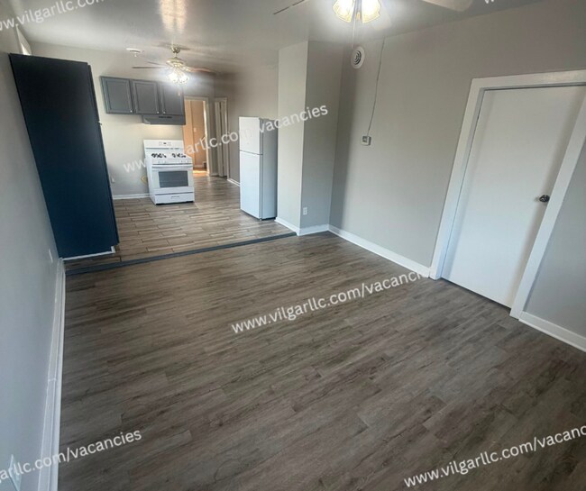 Building Photo - 3910 Deodar St