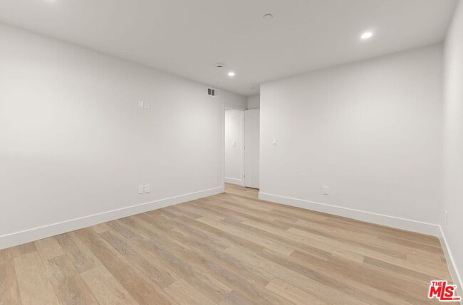 Building Photo - 1752 N Van Ness Ave