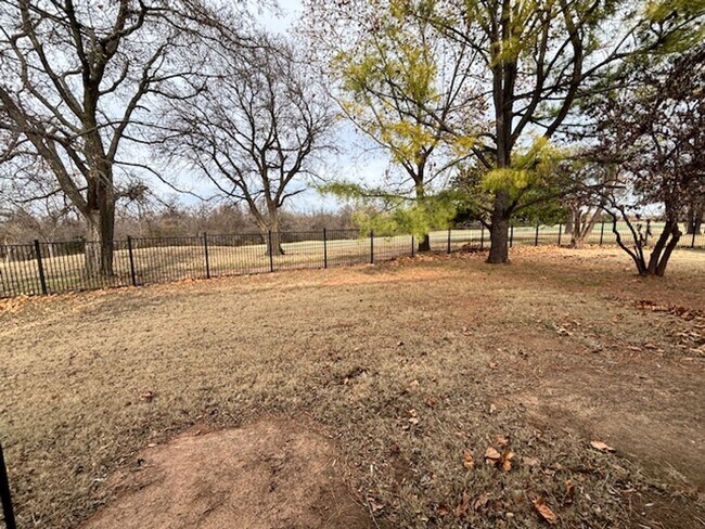 Building Photo - (2) Bed/(2) Bath with View of OU Golf Course in Cardinal Creek AVAIL NOW!