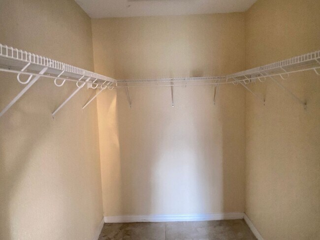 Building Photo - Tiled 3/2/2 available now!